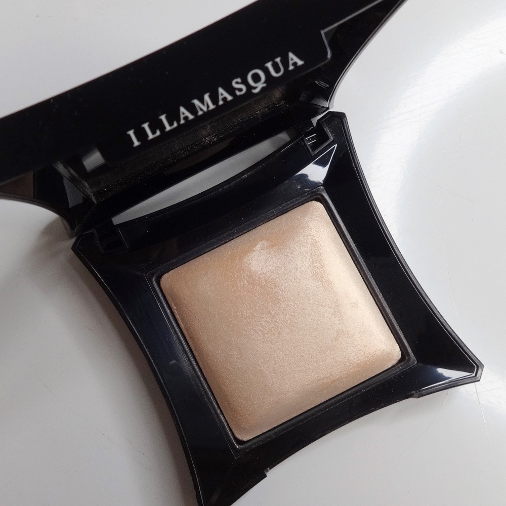 Illamasqua Baked Highlighting Powder OMG